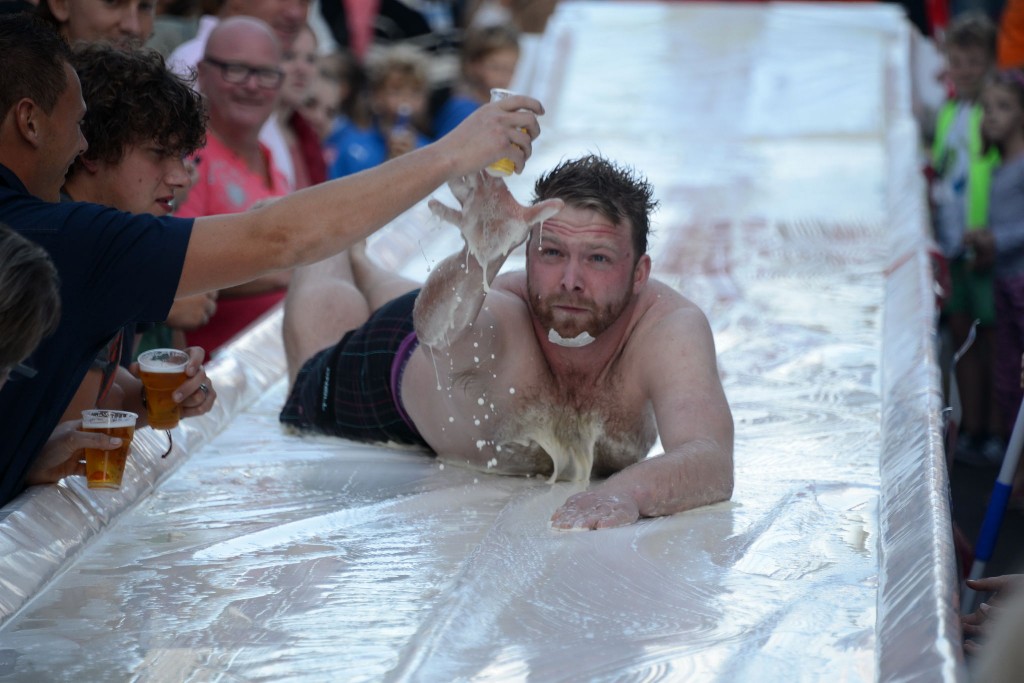 ../Images/Donderdag kermis 084.jpg